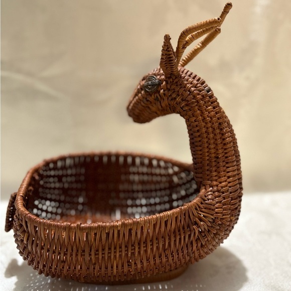 Vintage Brown Wicker Deer Basket - Picture 4 of 10